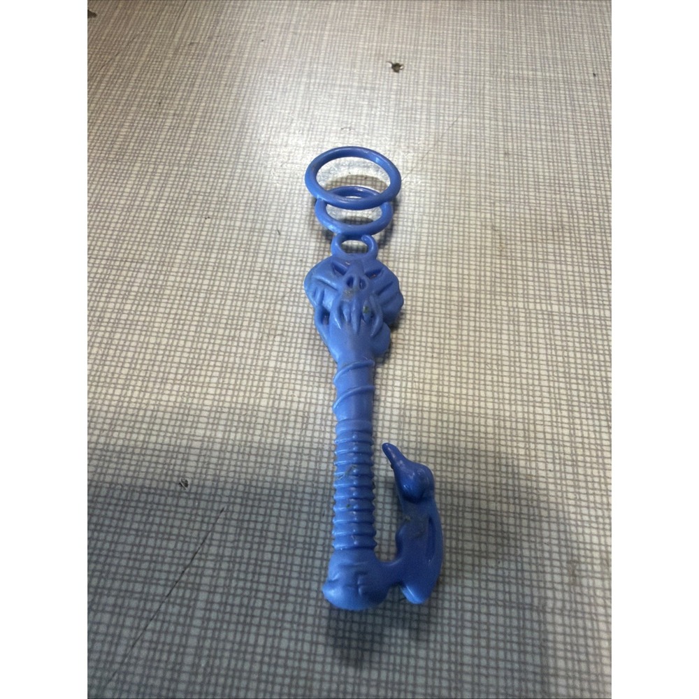 Vintage 1996 Playmates Primal Rage Vertigo Blue Key Axe Accessory